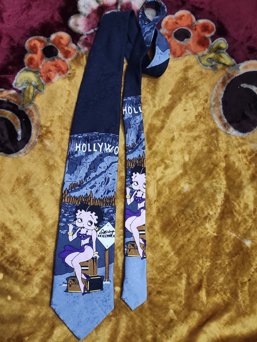 Betty Boop Gray & Gold Scenic Silk Tie